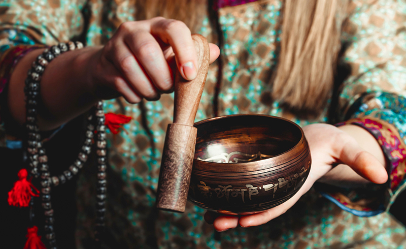 como meditar con cuencos tibetanos